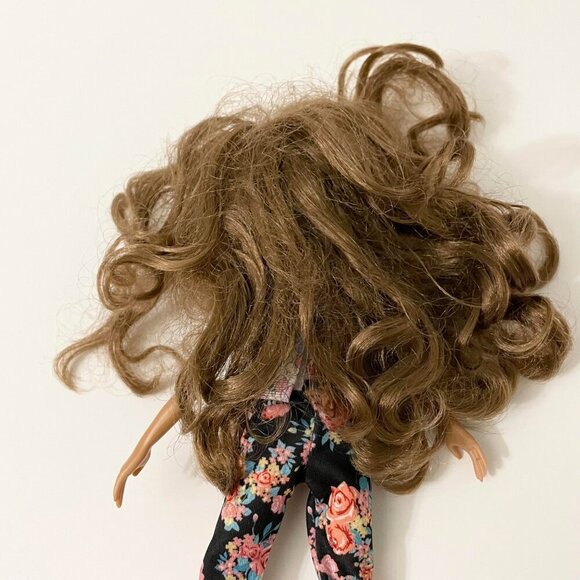 Bratz Yasmin Doll Flaws - Picture 8 of 14